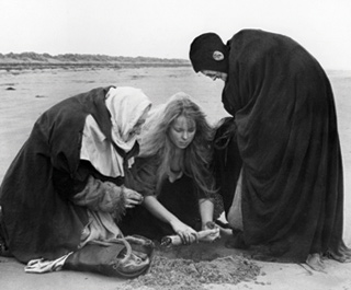 Polanski's MACBETH Witches